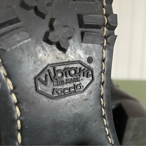 Frye SABRINA Chunky Heeled Chelsea Boots in Black Leather *USA* - Picture 4 of 12